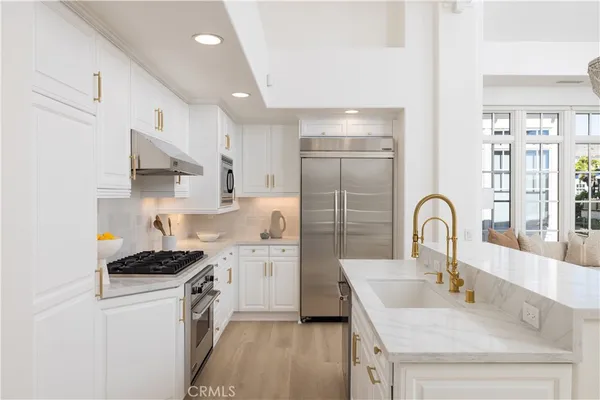 $2,375,000 | 2545 Bungalow Place, Corona del Mar, CA 92625