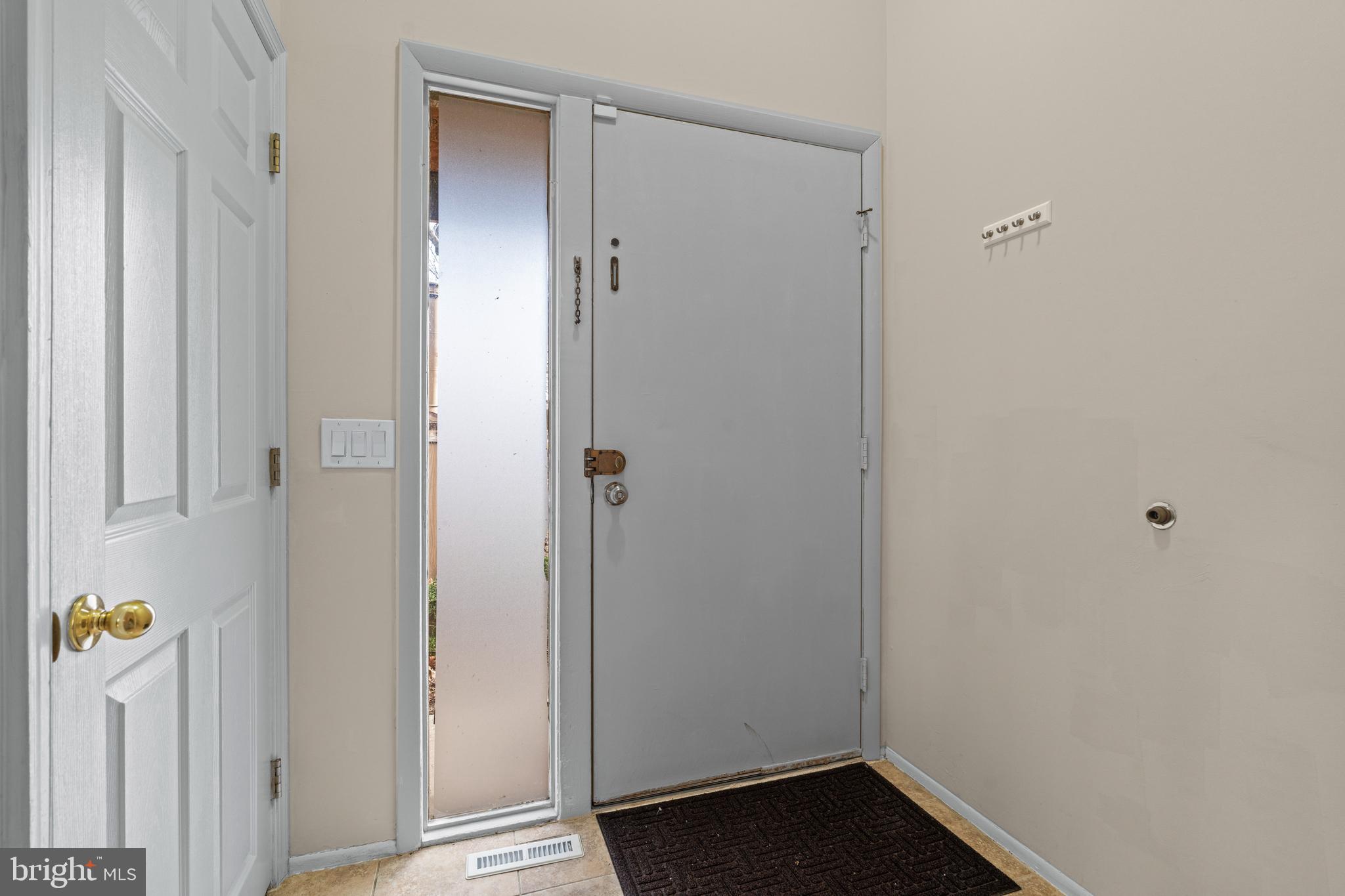 11244 Powder Run, Unit B Columbia, MD 21044 - Photo 4 of 43 Gallery Image 4