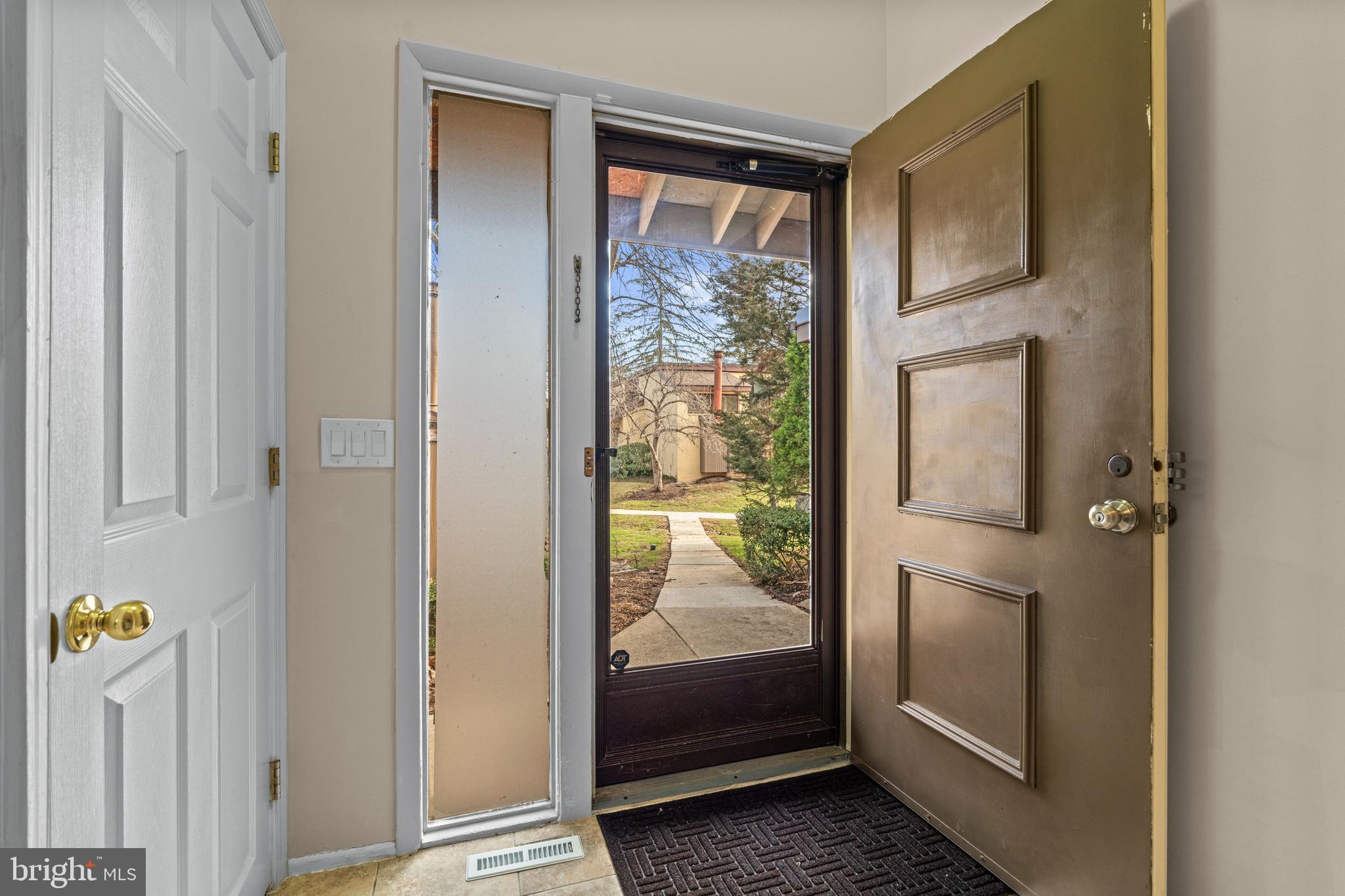 11244 Powder Run, Unit B Columbia, MD 21044 - Photo 5 of 43 Gallery Image 5