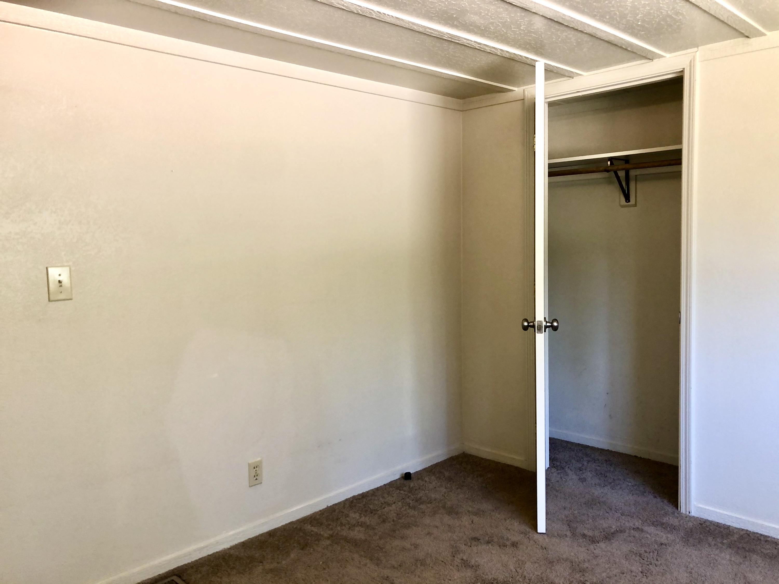 15974 Jackpine Road La Pine, OR 97739 - Photo 22 of 29 Bedroom closet