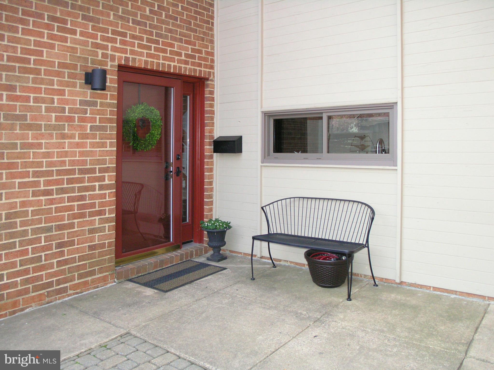 11794 Indian Ridge Road Reston, VA 20191 - Photo 4 of 28 Courtyard Entry