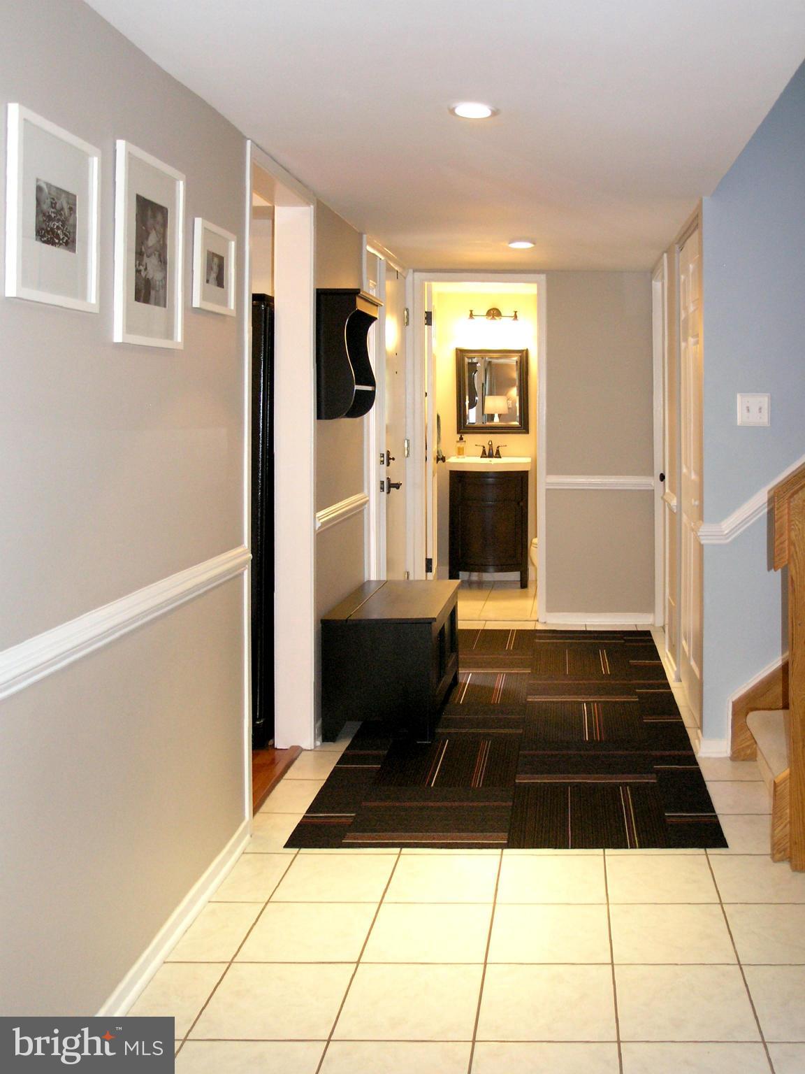 11794 Indian Ridge Road Reston, VA 20191 - Photo 5 of 28 Foyer Hallway