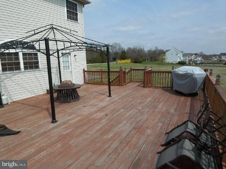 162 Rainey Road Woolwich Township, NJ 08085 - Photo 3 of 15