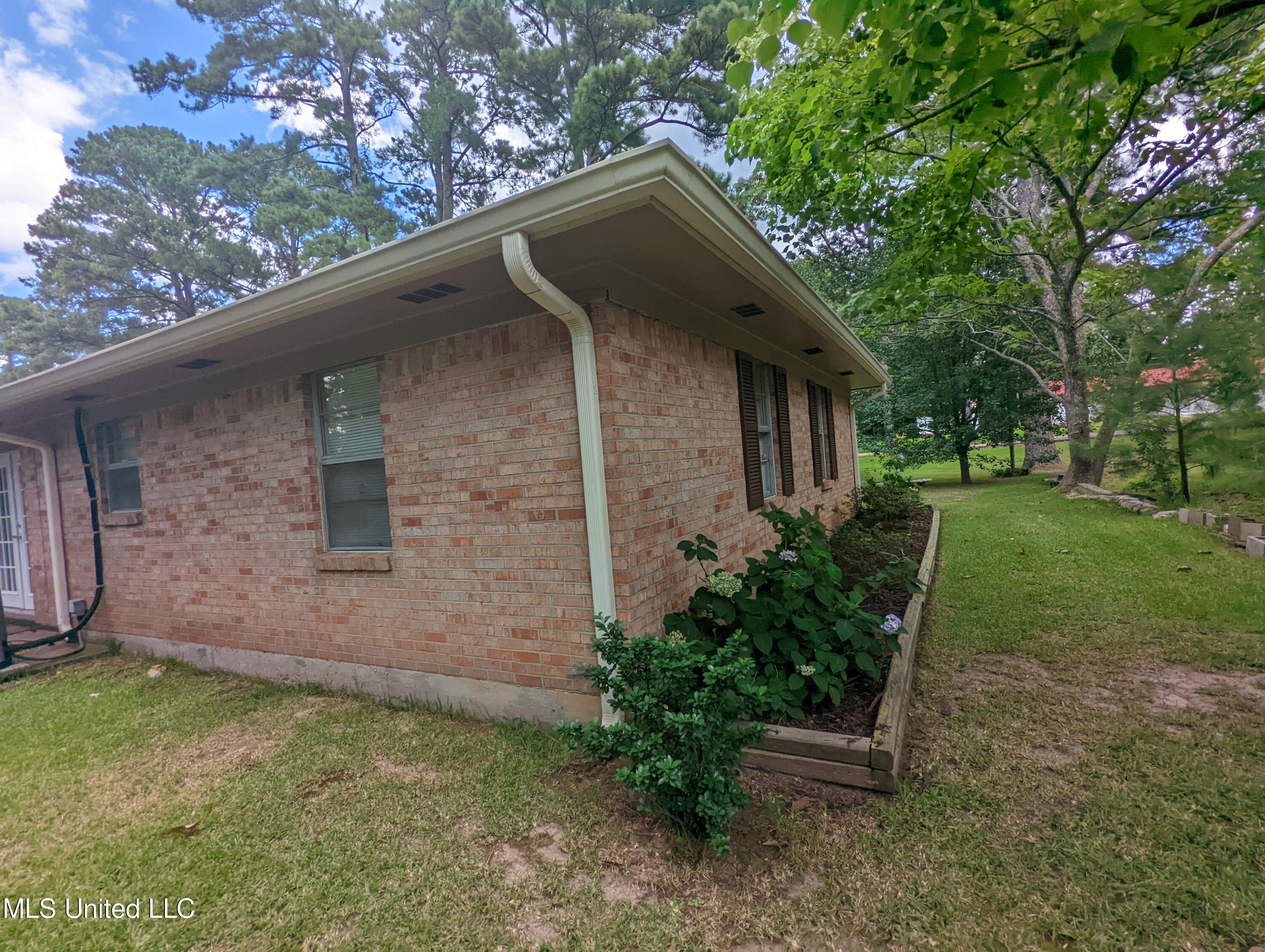809 Roosevelt Street Forest, MS 39074 - Photo 23 of 25 PXL_20220801_164735086