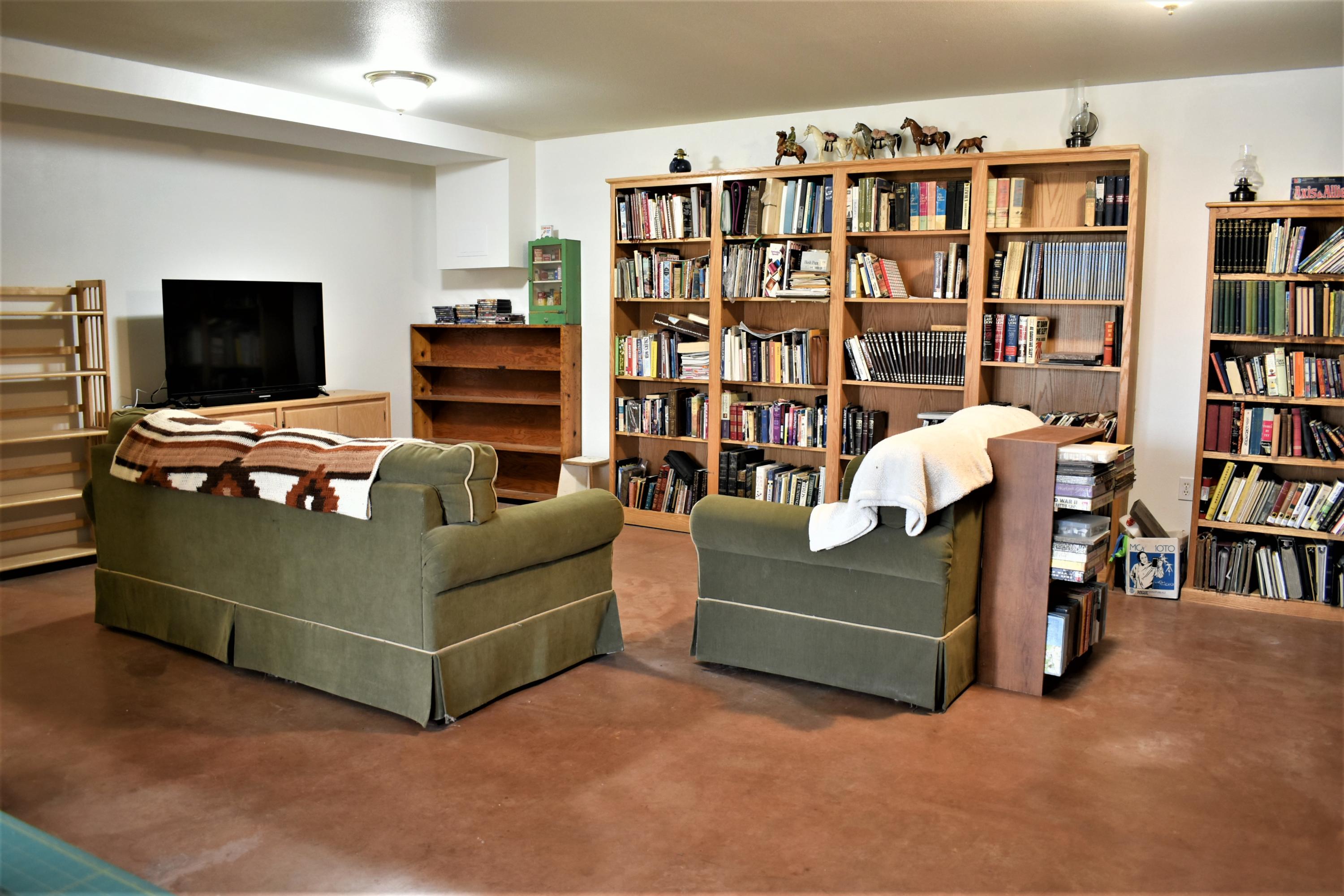 2330 Northeast Yellowpine Road Prineville, OR 97754 - Photo 36 of 41 Basement family room