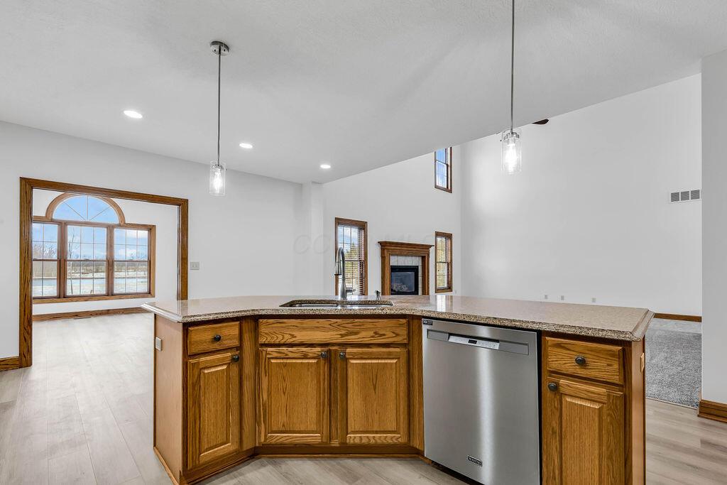 330 Longshore Road Sunbury, OH 43074 - Photo 15 of 73 Open Eating area and 4 season room