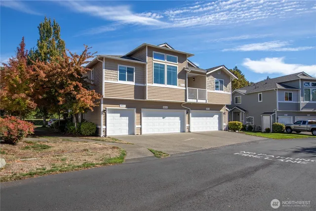 $355,000 | 1975 Garry Oaks Avenue, Unit C, DuPont, WA 98327