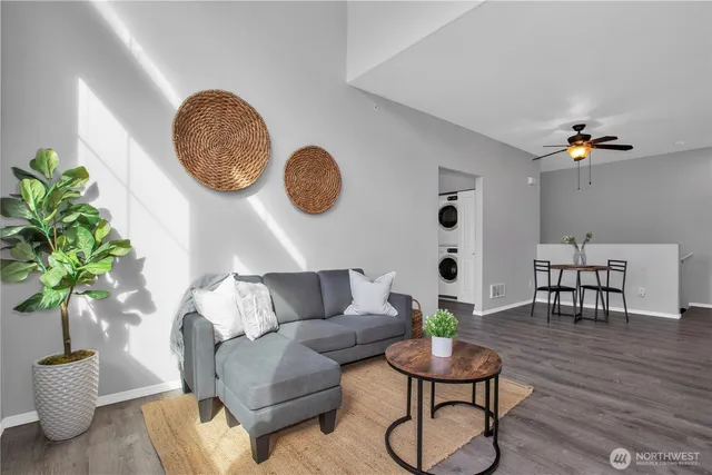 $355,000 | 1975 Garry Oaks Avenue, Unit C, DuPont, WA 98327