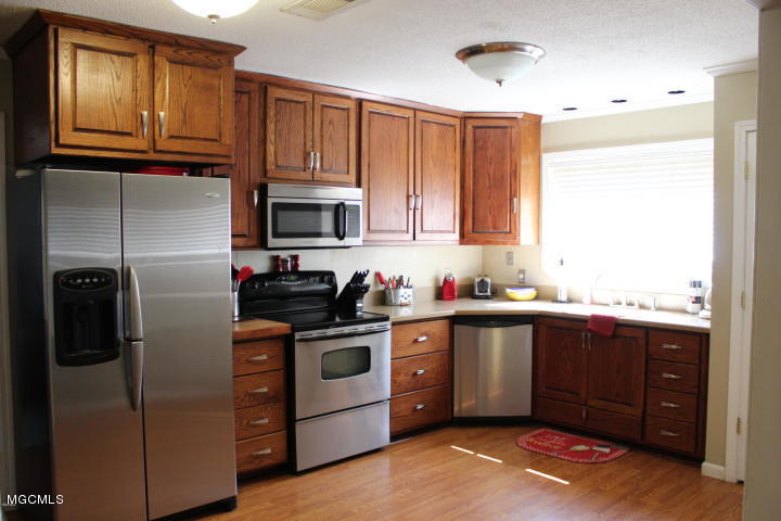 3228 Kings Bridge Road Moss Point, MS 39562 - Photo 8 of 29 8