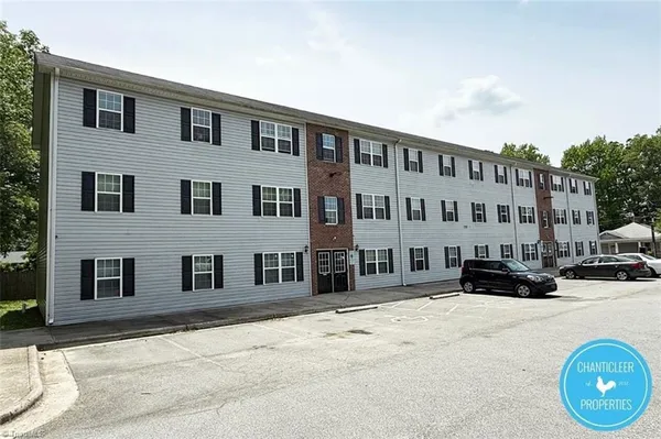 $1,395 | 3700 Delancy Street, Unit 3C, Greensboro, NC 27405