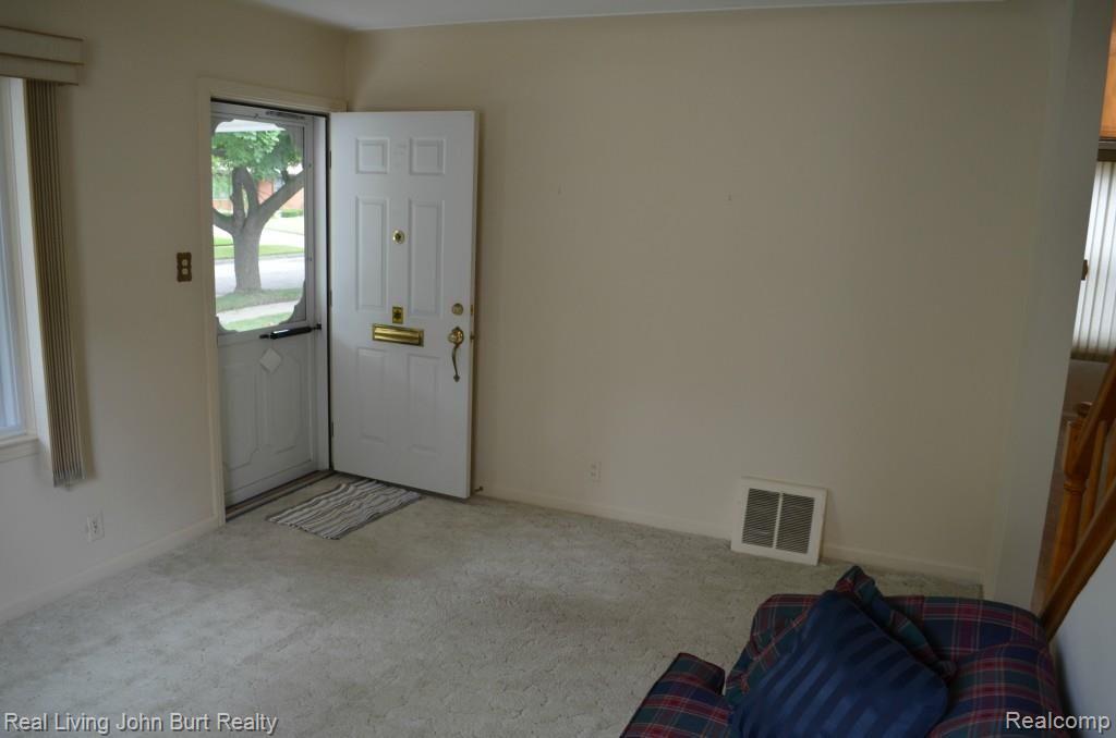 3806 Durham Road Royal Oak, MI 48073 - Photo 9 of 29 DSC_0195.jpg