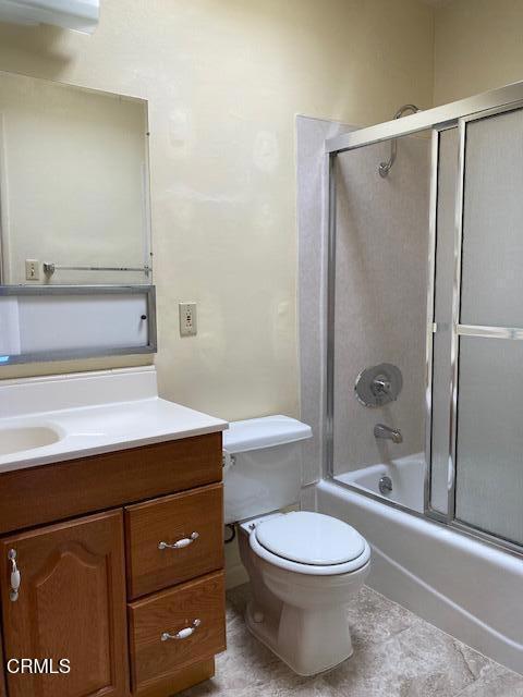 263 Ohio Street, Unit 5 Pasadena, CA 91106 - Photo 3 of 5 a bathroom with a toilet a sink and shower