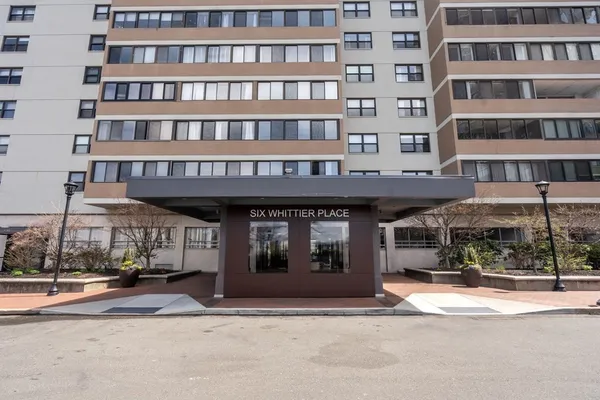 $4,325 | 6 Whittier Place, Unit 12M, Boston, MA 02114