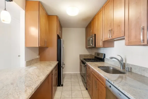 $4,325 | 6 Whittier Place, Unit 12M, Boston, MA 02114
