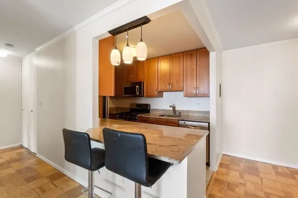 $4,325 | 6 Whittier Place, Unit 12M, Boston, MA 02114
