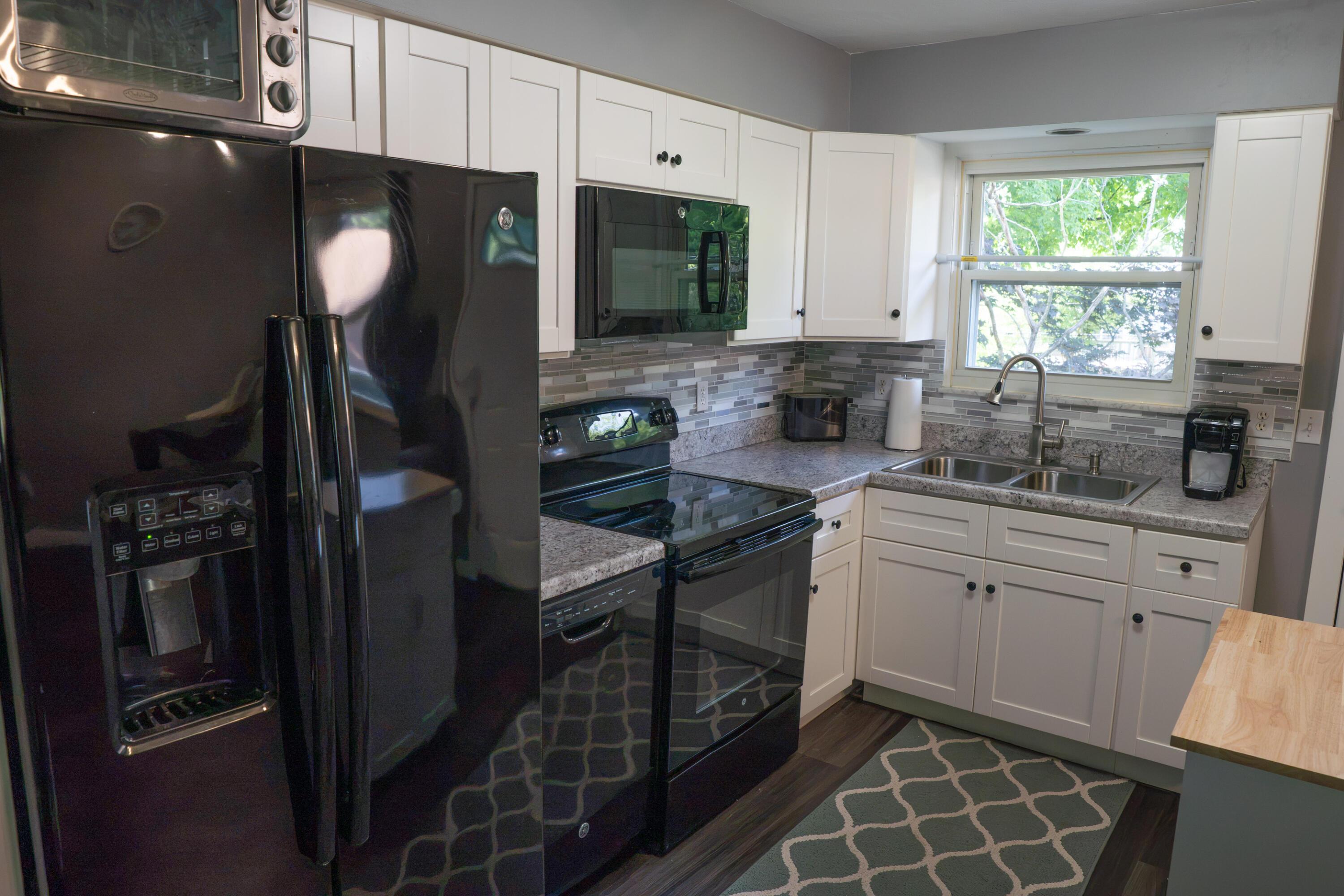 5459 Aspen Road Columbus, OH 43229 - Photo 14 of 21 Renovated Kitchen