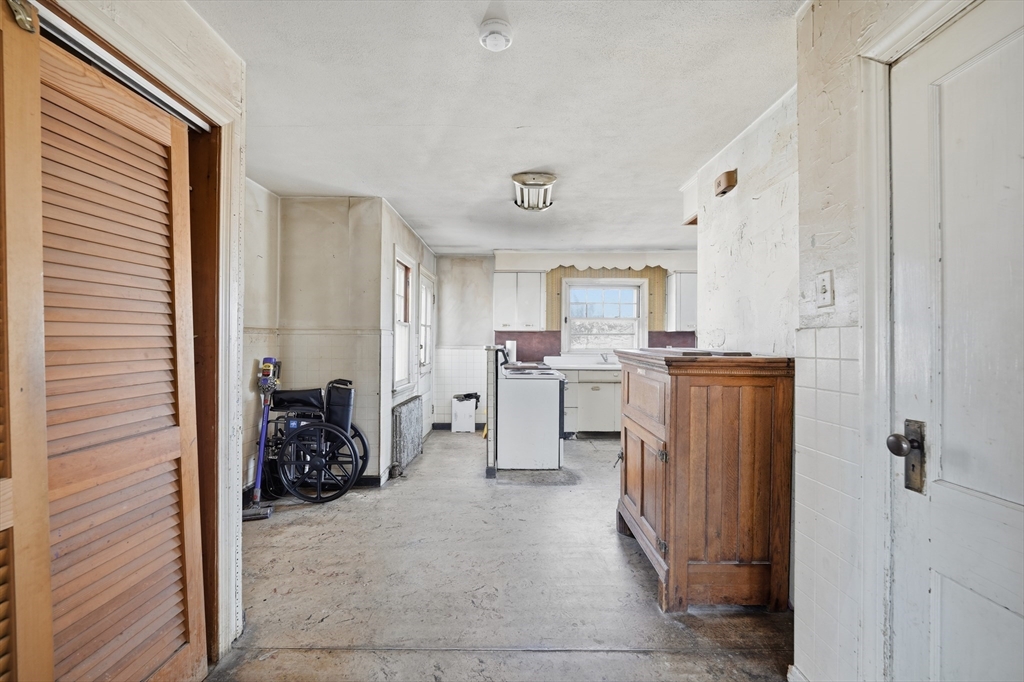 62 Talcott Avenue West Springfield, MA 01089 - Photo 12 of 34