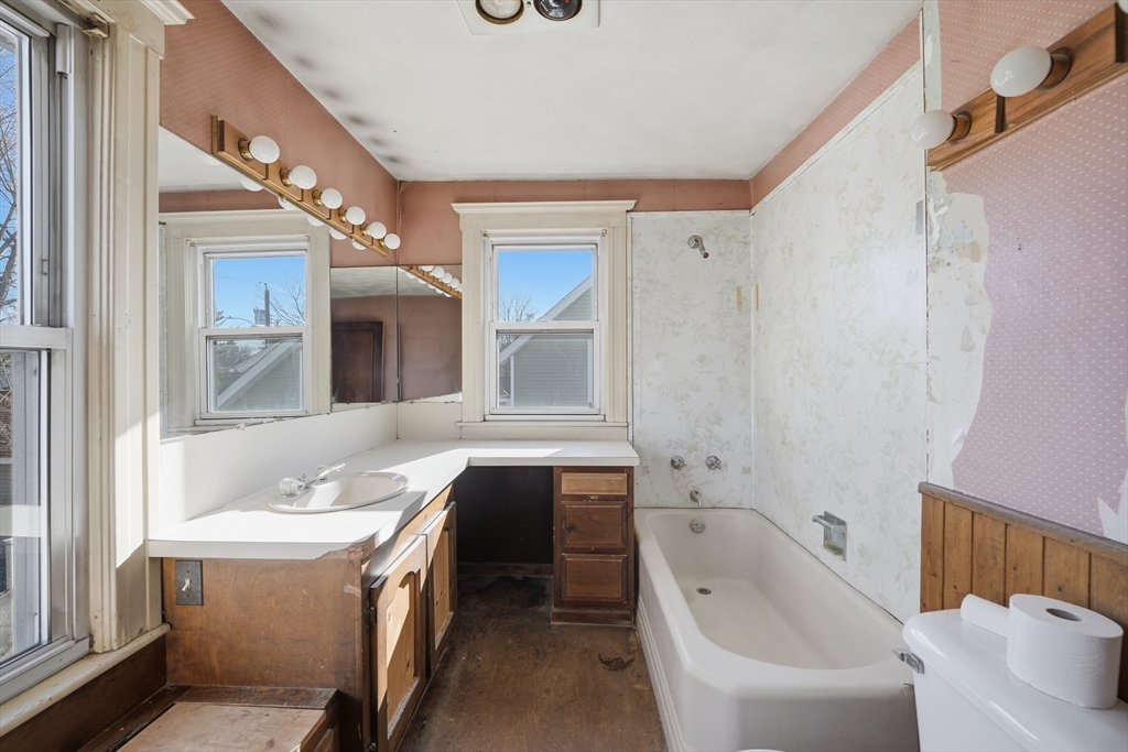 62 Talcott Avenue West Springfield, MA 01089 - Photo 15 of 34