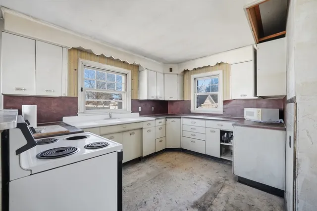 $250,000 | 62 Talcott Avenue, West Springfield, MA 01089