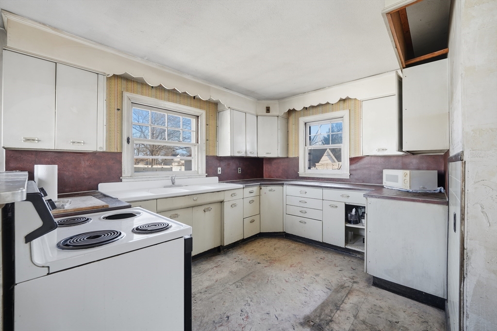 62 Talcott Avenue West Springfield, MA 01089 - Photo 5 of 34