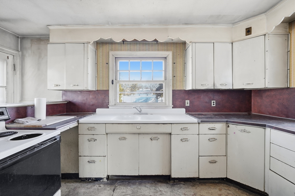 62 Talcott Avenue West Springfield, MA 01089 - Photo 6 of 34