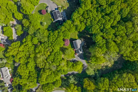 $640,000 | 18 Gelding Hill Road, Newtown, CT 06482