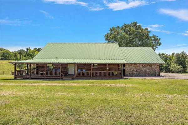 $410,000 | 2000 County Road 852, Cushing, TX 75760