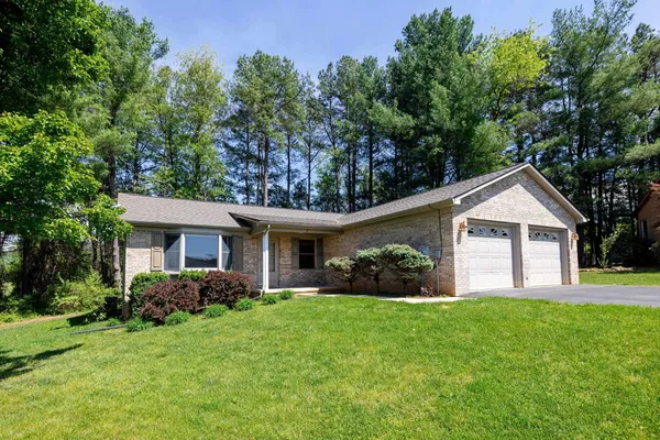 $367,000 | 7 Blue Rdg Court, Luray, VA 22835