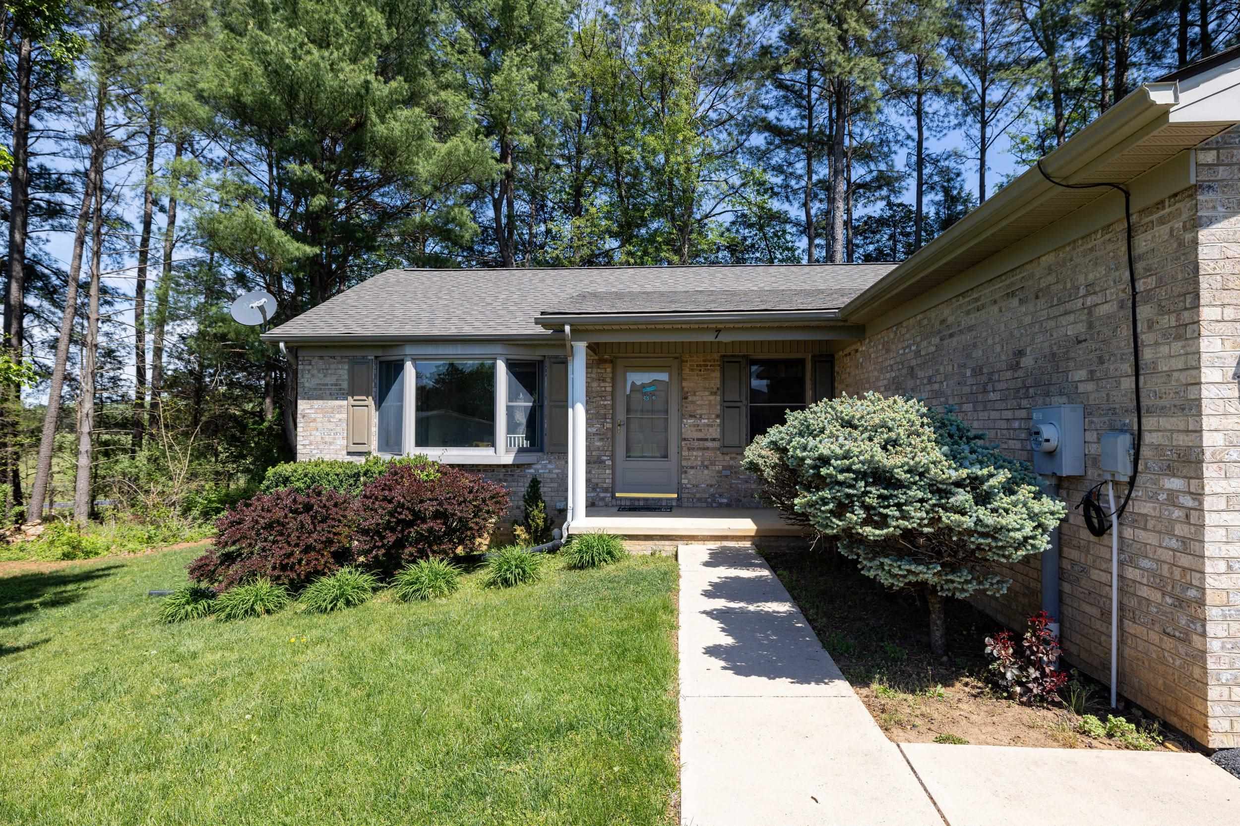 7 Blue Rdg Court Luray, VA 22835 - Photo 4 of 55 Backs to Woods