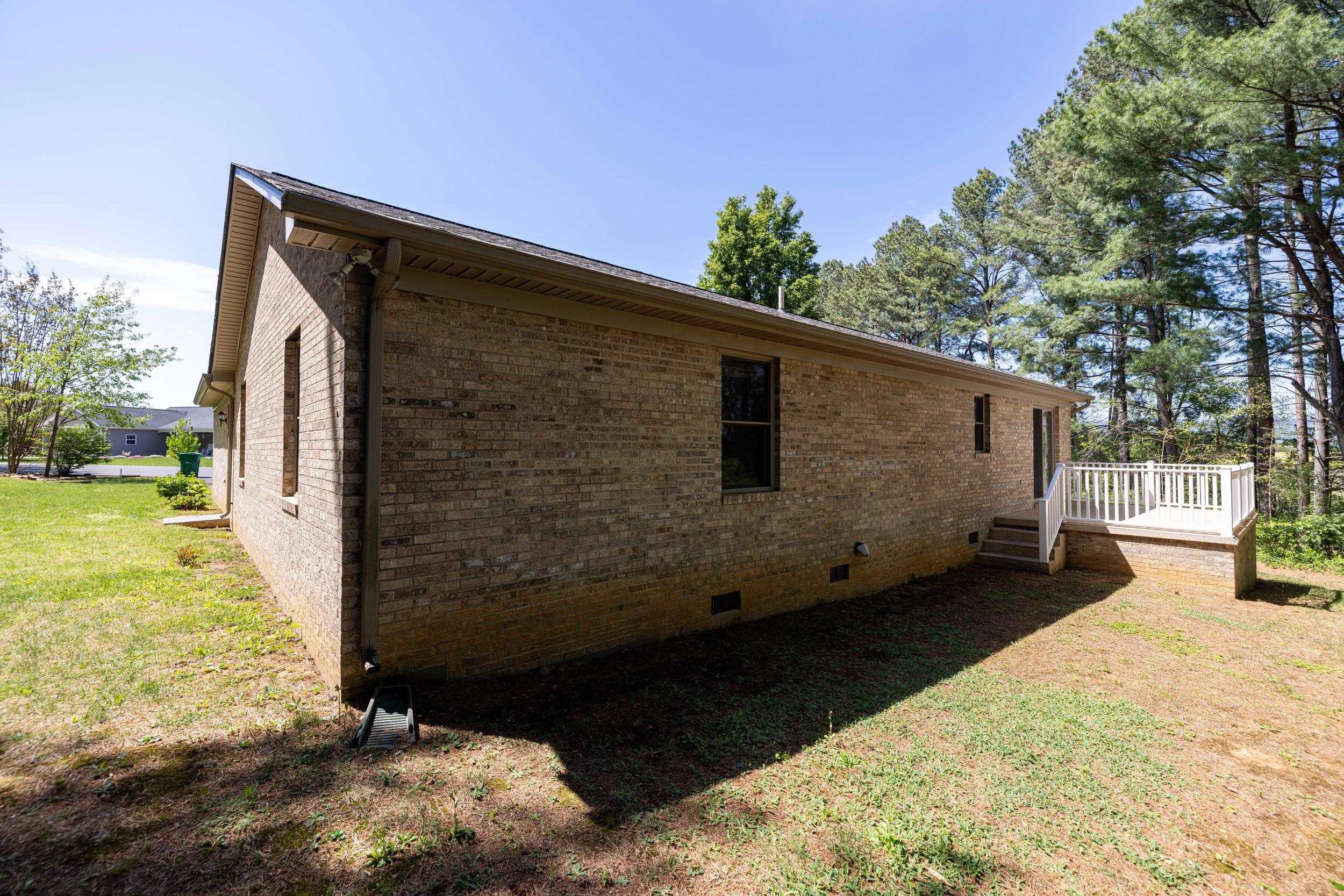 7 Blue Rdg Court Luray, VA 22835 - Photo 48 of 55 Rear steps to patio