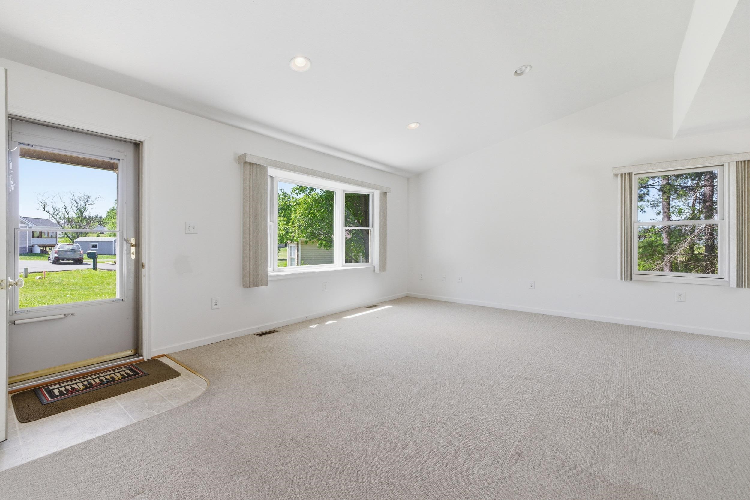 7 Blue Rdg Court Luray, VA 22835 - Photo 6 of 55 Great Rm w/ vaulted ceiling