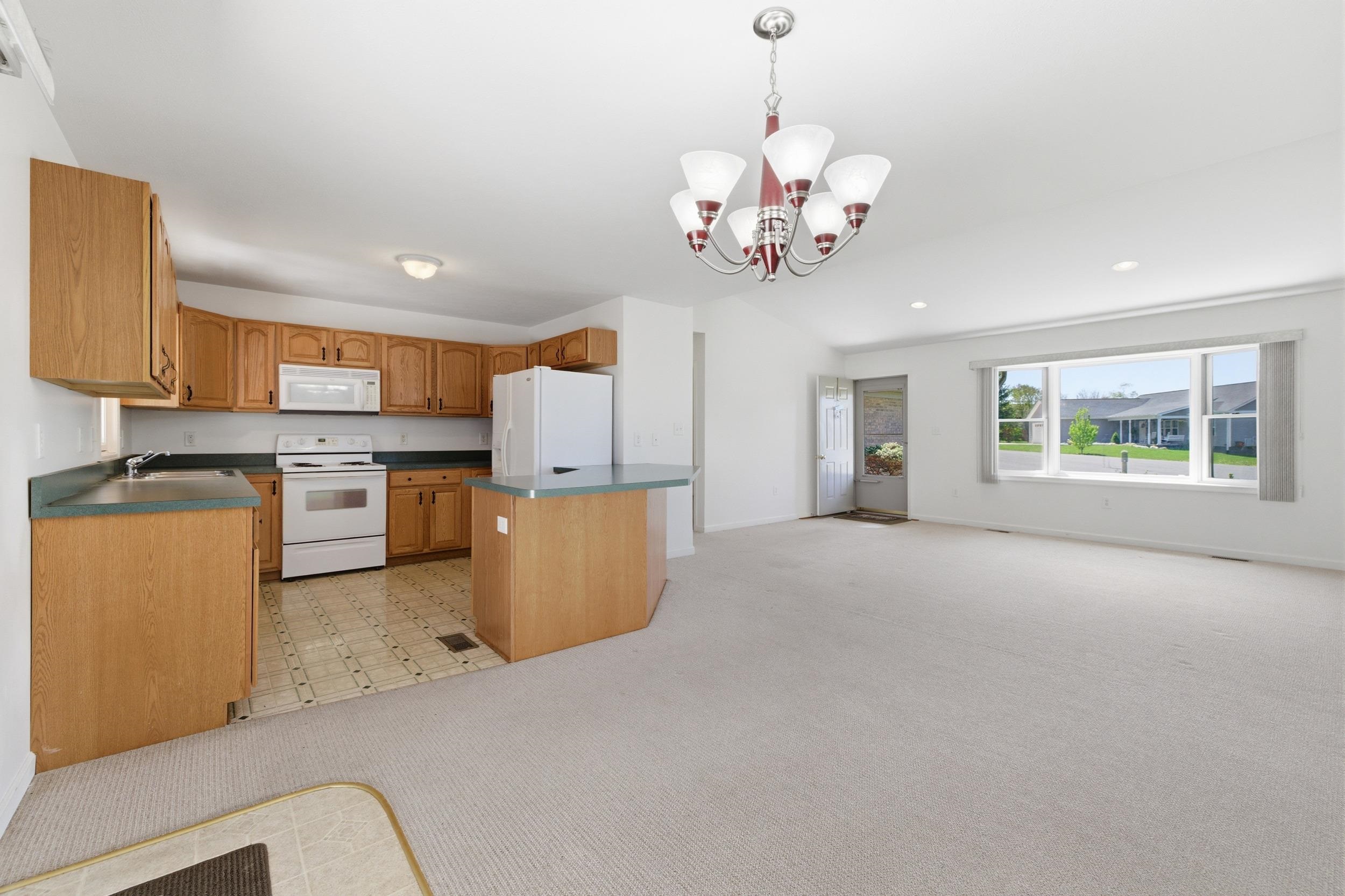 7 Blue Rdg Court Luray, VA 22835 - Photo 9 of 55 Great Rm Liv/Dining combo