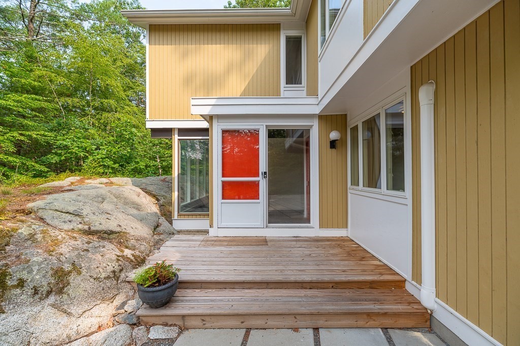 a view of entrance of the house
