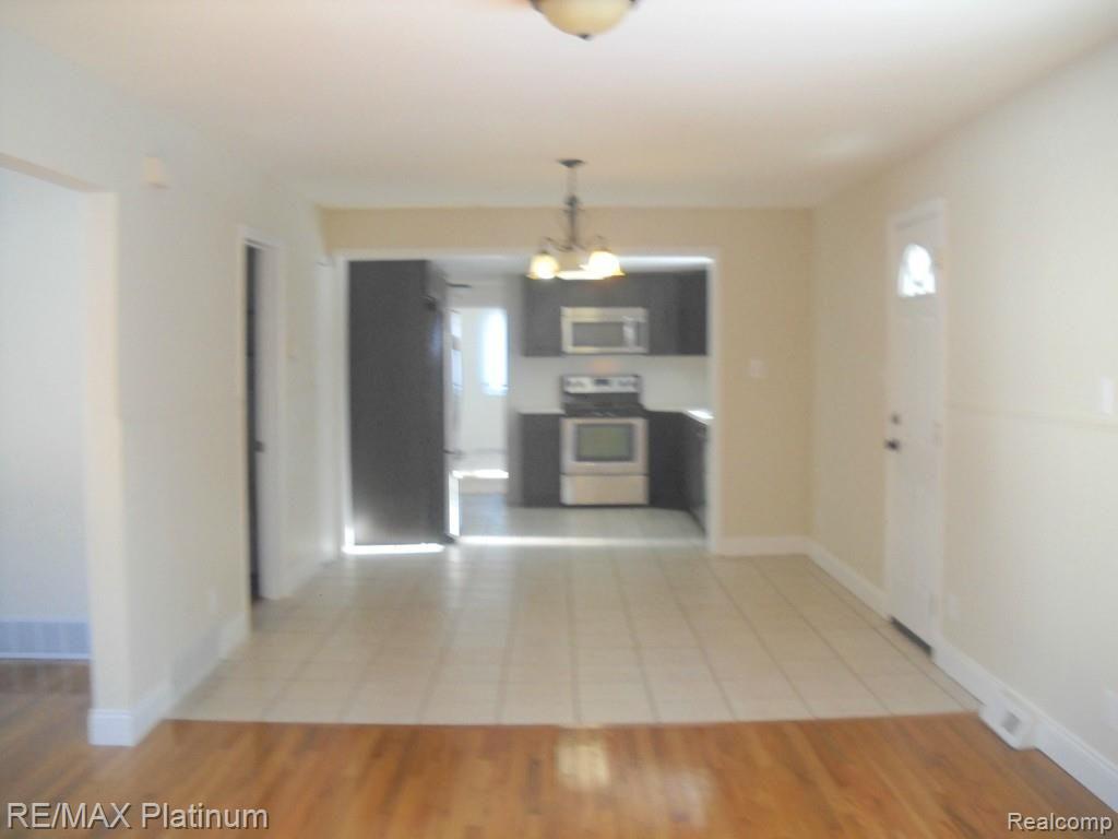 OPEN LIVING AREA!