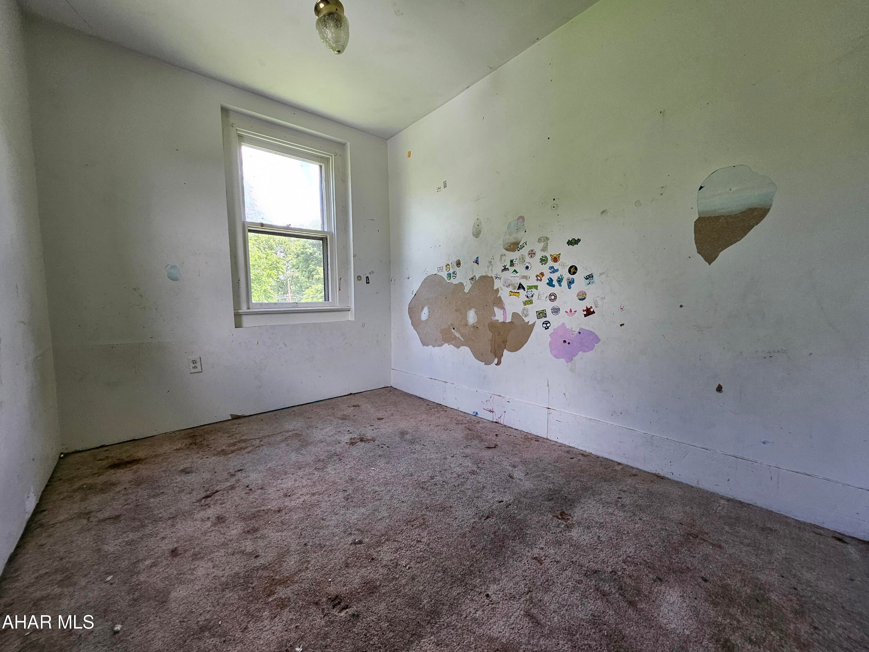 2057 Everett Road East Freedom, PA 16637 - Photo 6 of 8 Gallery Image 6