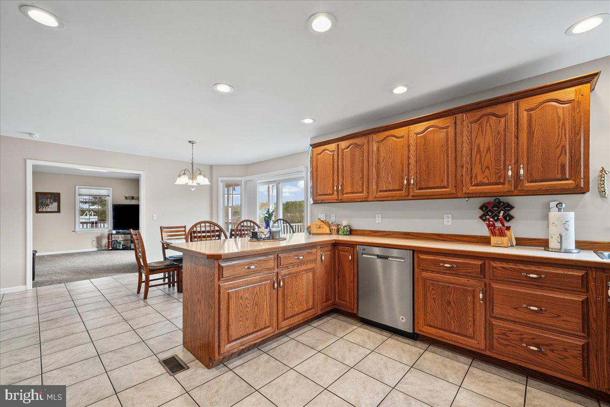 684 Waterway Road Oxford, PA 19363 - Photo 11 of 40 Kitchen