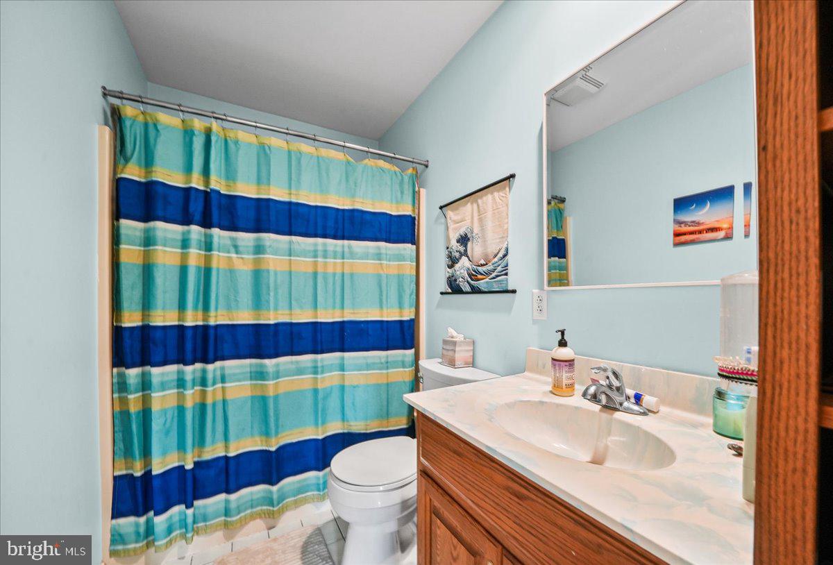 684 Waterway Road Oxford, PA 19363 - Photo 23 of 40 Hall Bath