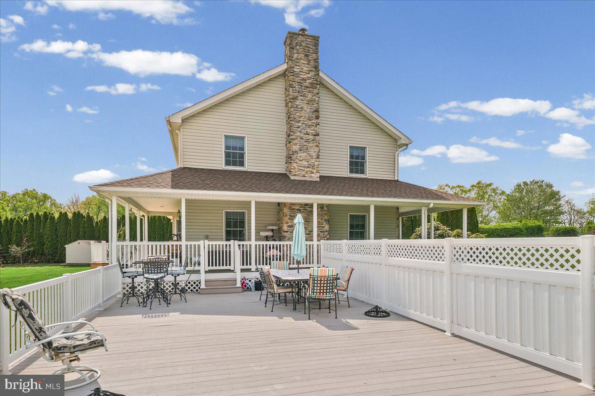 684 Waterway Road Oxford, PA 19363 - Photo 34 of 40 Pool Deck