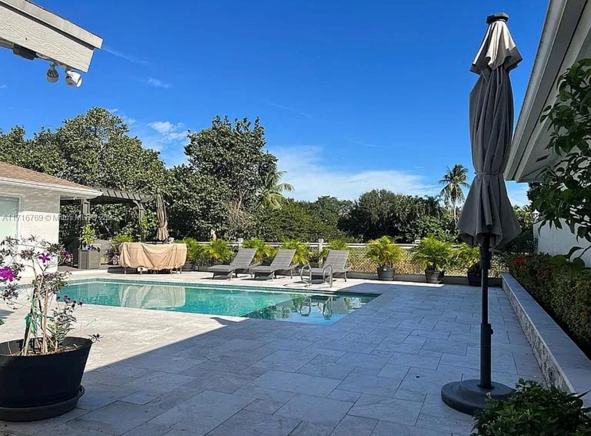 148 Greens Road Hollywood, FL 33021 - Photo 12 of 50 Gallery Image 12