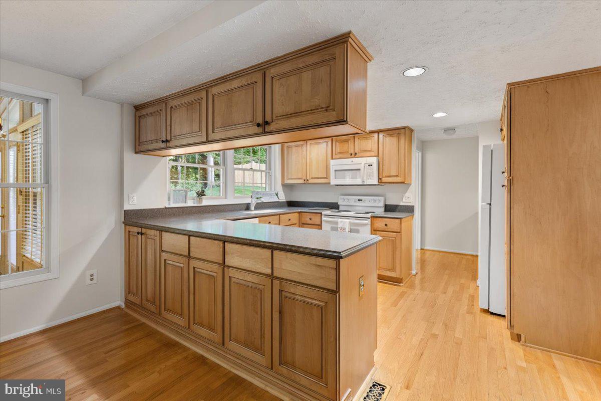 7805 Roundabout Way Springfield, VA 22153 - Photo 14 of 45