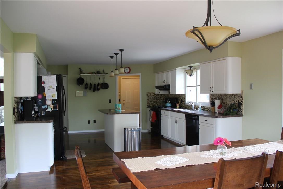 2016 Reagan Drive Rochester, MI 48309 - Photo 8 of 35 IMG_4995.JPG