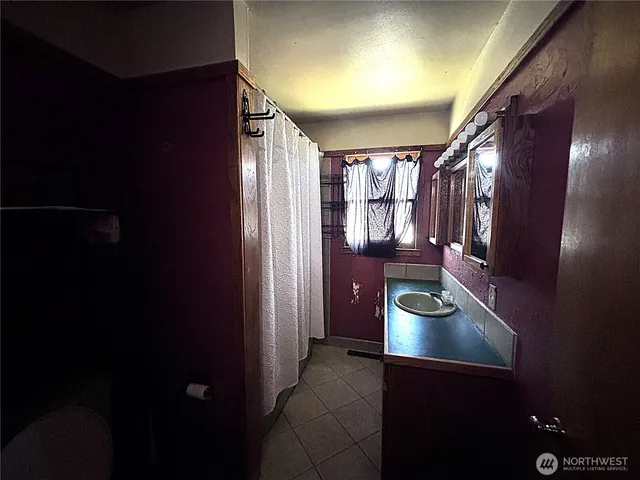 $235,000 | 927 East Cherry Avenue, Moses Lake, WA 98837