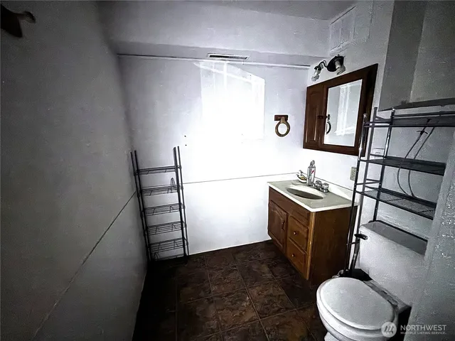 $235,000 | 927 East Cherry Avenue, Moses Lake, WA 98837