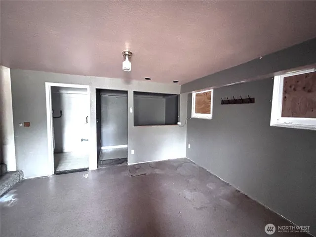 $235,000 | 927 East Cherry Avenue, Moses Lake, WA 98837