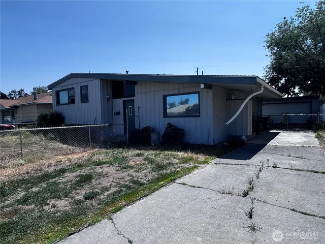 $235,000 | 927 East Cherry Avenue, Moses Lake, WA 98837