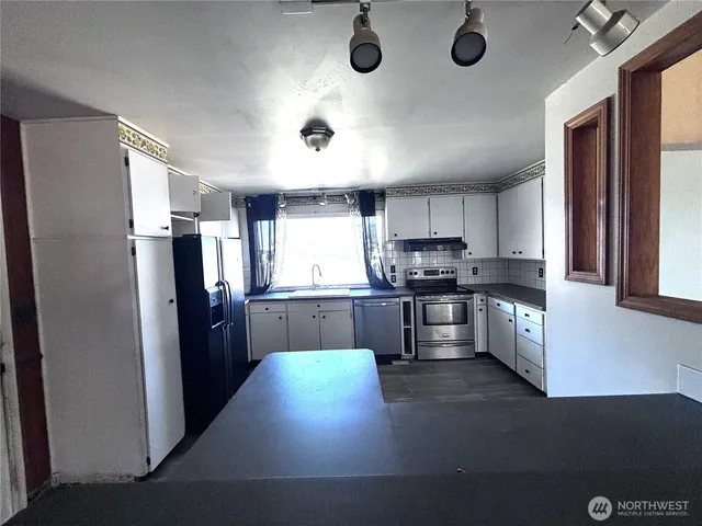 $235,000 | 927 East Cherry Avenue, Moses Lake, WA 98837