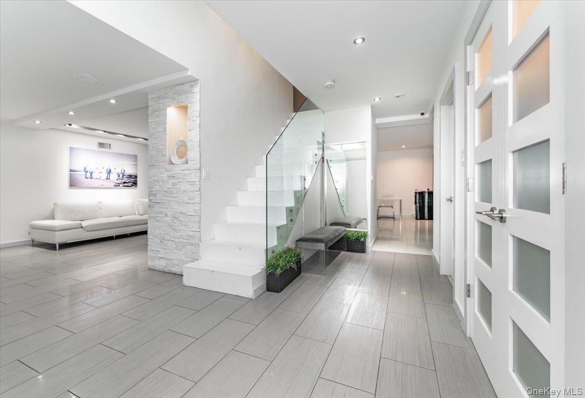 536 Oxford Road Cedarhurst, NY 11516 - Photo 2 of 22