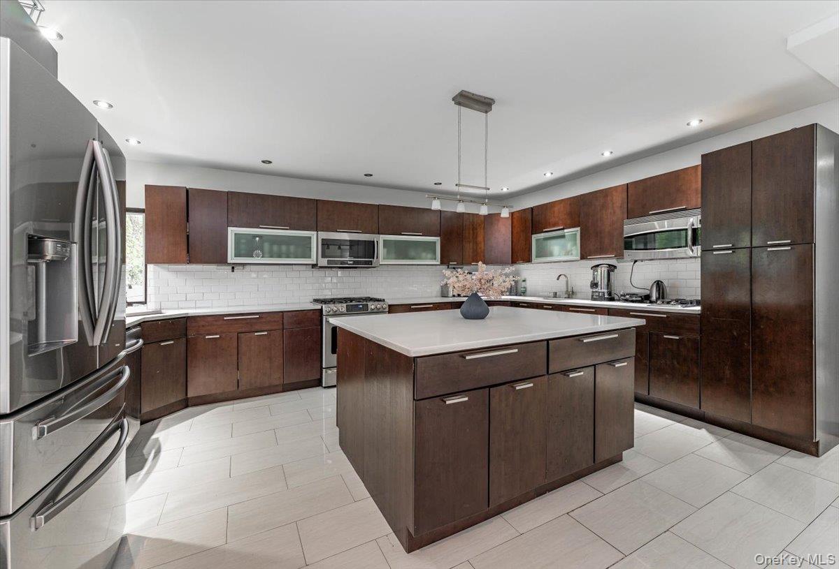 536 Oxford Road Cedarhurst, NY 11516 - Photo 8 of 22