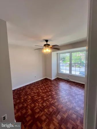 $3,625 | 516 Meadow Hall Drive, Unit D516, Rockville, MD 20851