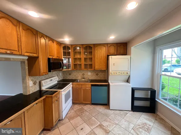 $3,749 | 516 Meadow Hall Drive, Unit D516, Rockville, MD 20851